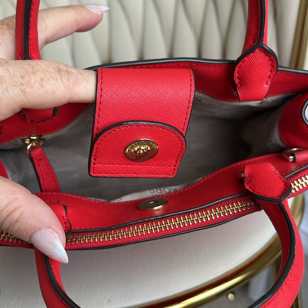 Michael kors karla small crossbody EUC - Picture 8 of 16